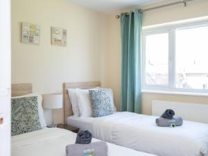 4 Bed House, With Garden, Close To Gatwick