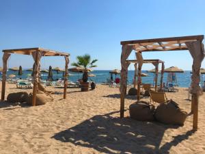 Luxury Sea View Appartment with Beach Access - Parking & Heated Pool