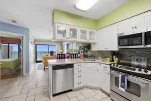 Thoughtfully Hosted Gulf-Front Retreat on Quiet Navarre Beach