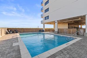 Thoughtfully Hosted Gulf-Front Retreat on Quiet Navarre Beach