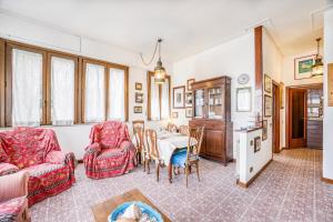 Annamarias House Beachfront - Happy Rentals