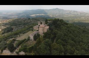 Castello di Mongiovino Vecchio "La Casa sulla Torre"