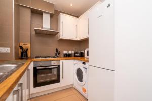 Centrally located 3 bed Townhouse with garden - Pass the Keys