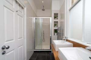 Centrally located 3 bed Townhouse with garden - Pass the Keys