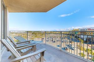 5th Floor Elegant Spacious Condo At Waterscape Waterfall Lazy River
