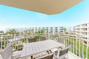 Lovely Floral-Themed Condo On Okaloosa Island Steps To Beach Lazy River