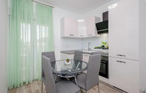 Beautiful Apartment In Rab Barbat With Wifi