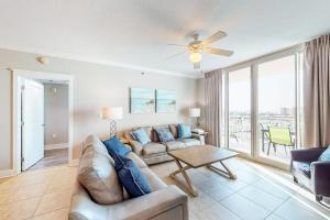 Fifth-floor condo with balcony pools hot tub gym W&D &WiFi - beach access