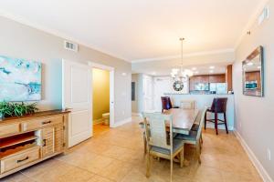 Fifth-floor condo with balcony pools hot tub gym W&D &WiFi - beach access