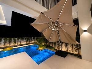 Coconut Grove Villa Controlled by Alexa