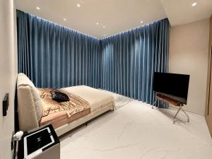 Coconut Grove Villa Controlled by Alexa