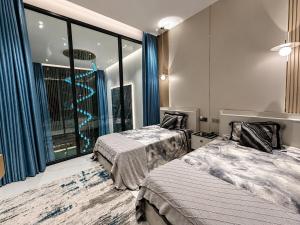 Coconut Grove Villa Controlled by Alexa