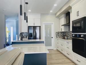 Vacation rental home -1min to highway