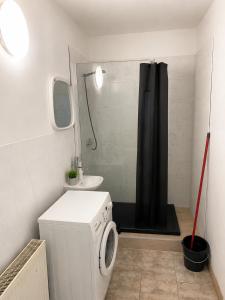 Budget Hostel - Easy Bus to Center