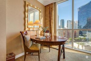 No Resort Fee MGM Signature Studio - 7703 Sleeps 4 Strip View LuxStayUSA