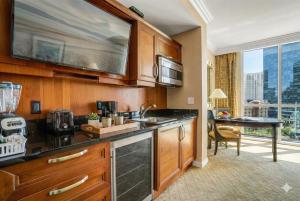 No Resort Fee MGM Signature Studio - 7703 Sleeps 4 Strip View LuxStayUSA