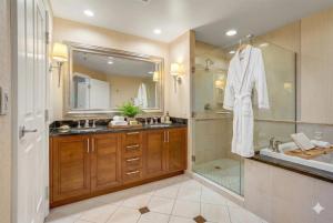 No Resort Fee MGM Signature Studio - 7703 Sleeps 4 Strip View LuxStayUSA
