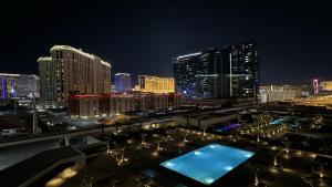No Resort Fee MGM Signature Studio - 7703 Sleeps 4 Strip View LuxStayUSA
