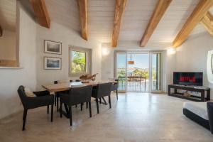 Discesa a mare - Lussuosa Villa a 180 sul Mare