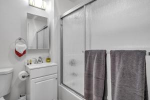 Modern 2BR 3-Level Loft Hollywood Koreatown Free Parking