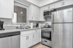 Modern 2BR 3-Level Loft Hollywood Koreatown Free Parking