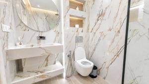 Luxury Sea and Marina View Apartment