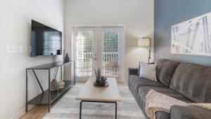 Landing Incredible 1BD Clubhouse Gym