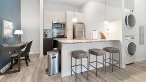 Landing Incredible 1BD Clubhouse Gym
