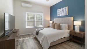 Landing Incredible 1BD Clubhouse Gym