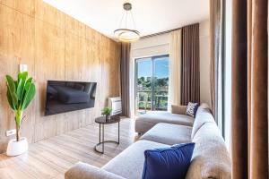 AMAS 1BR Ap 3 - Parking, Kitchen & Sea View