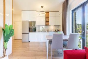 AMAS 1BR Ap 4 - Parking, Kitchen & Balcony