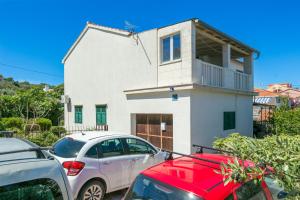 Apartments with parking space Supetar, Brac - 27508
