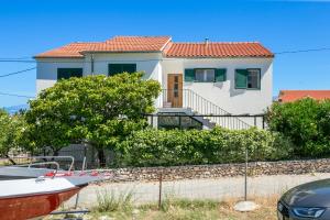 Apartments with parking space Supetar, Brac - 27508