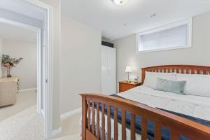 Bright 2BR Lower Suite for 6, Vancouver, Near UBC, Beach & Downtown