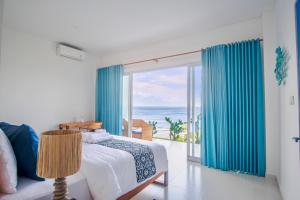 3BR Ocean View, Glass Pool, Greek Style Villa