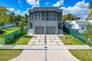 Sleek & Modern Townhome, Shared Backyard Oasis
