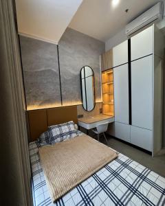 Premium 2 Bed bathtub Menara Jakarta TowerAzzure