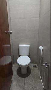 Premium 2 Bed bathtub Menara Jakarta TowerAzzure