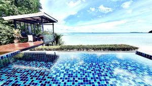Koh Sirey Beachfront Pool Villa - 2 Bedrooms House