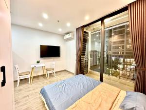Skyline Escape Studio Designed for Business and Leisure Travelers