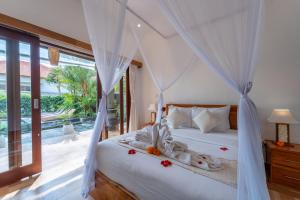 Insenja 4 Bedroom Private Villa & Resto Ubud
