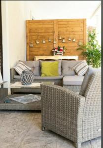 Modern 2BR city flat 10min from the beach