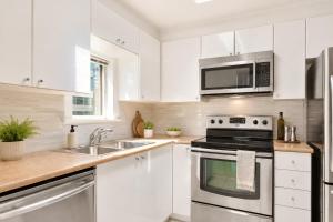 Urban 2BR Retreat in Downtown Vancouver