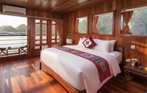 Wooden Cozy Cruise