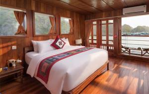 Wooden Cozy Cruise