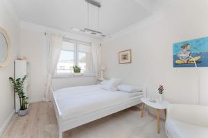 Family Apartment with Spacious Terrace and Garage in Kołobrzeg by Noclegi Renters