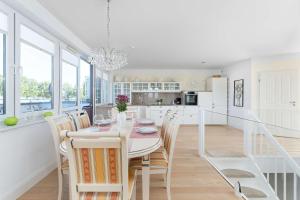 Family Apartment with Spacious Terrace and Garage in Kołobrzeg by Noclegi Renters