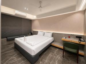 Hotel Aston Residency