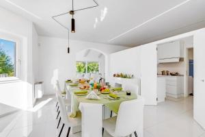 Villa Chimera White 16 with Pool & Gym