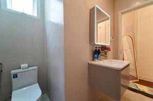 White Lotus 3BR Entire Home - HCM City Center - Free Pick-Up for 3 nights